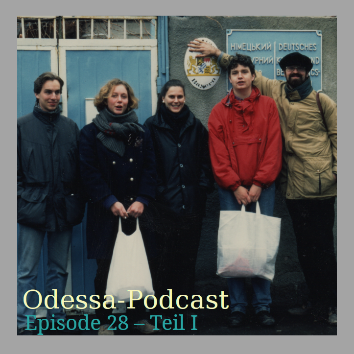 Fünf junge Leute 1994 vor dem Bayerischen Haus Odessa.